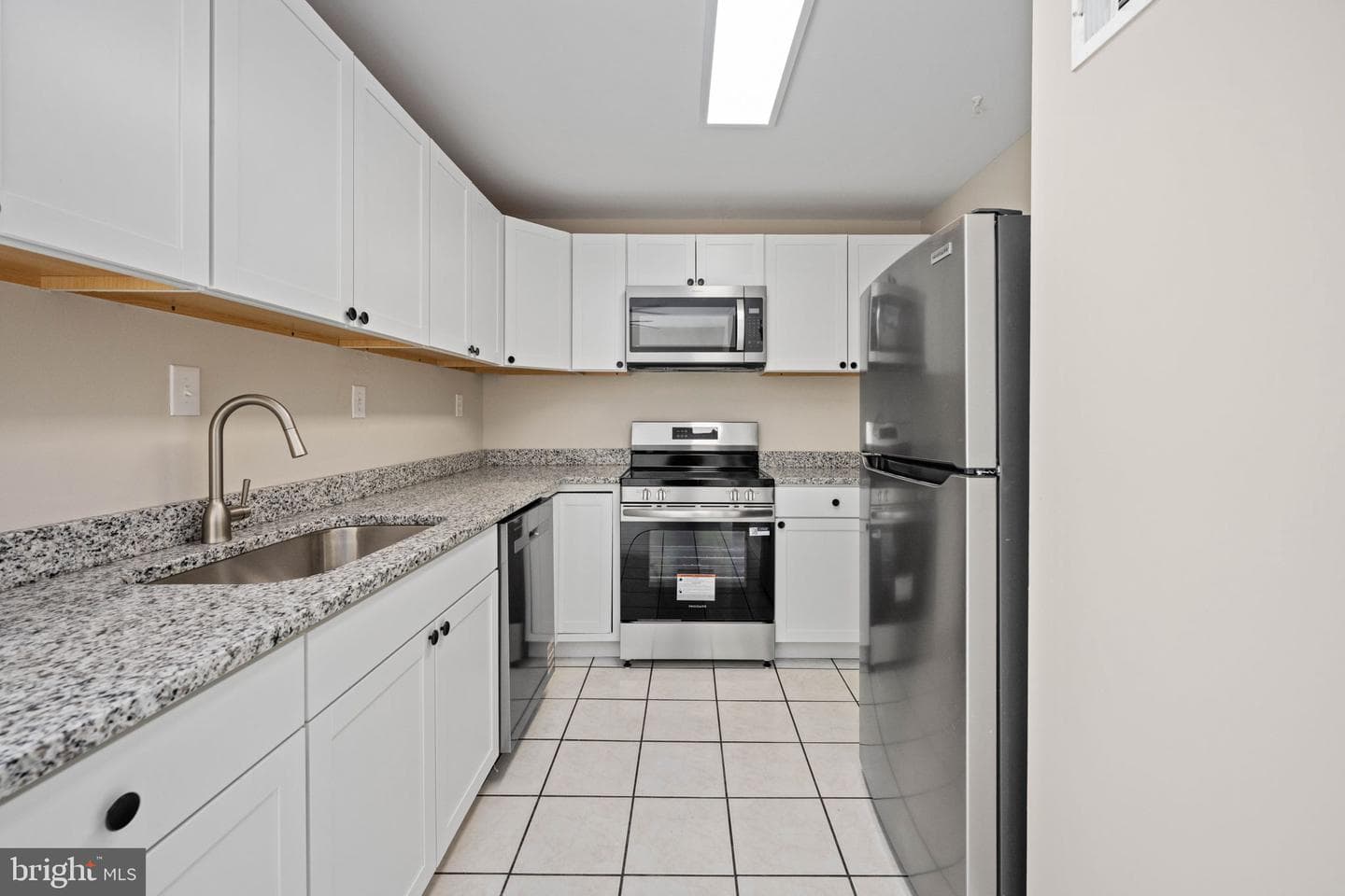 325 Brock Square photo 4