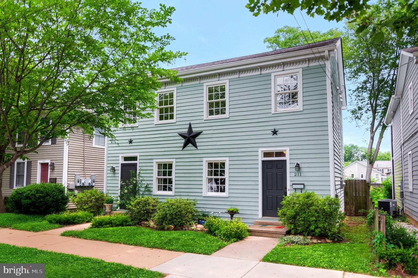 211 Prince Edward Street photo 1