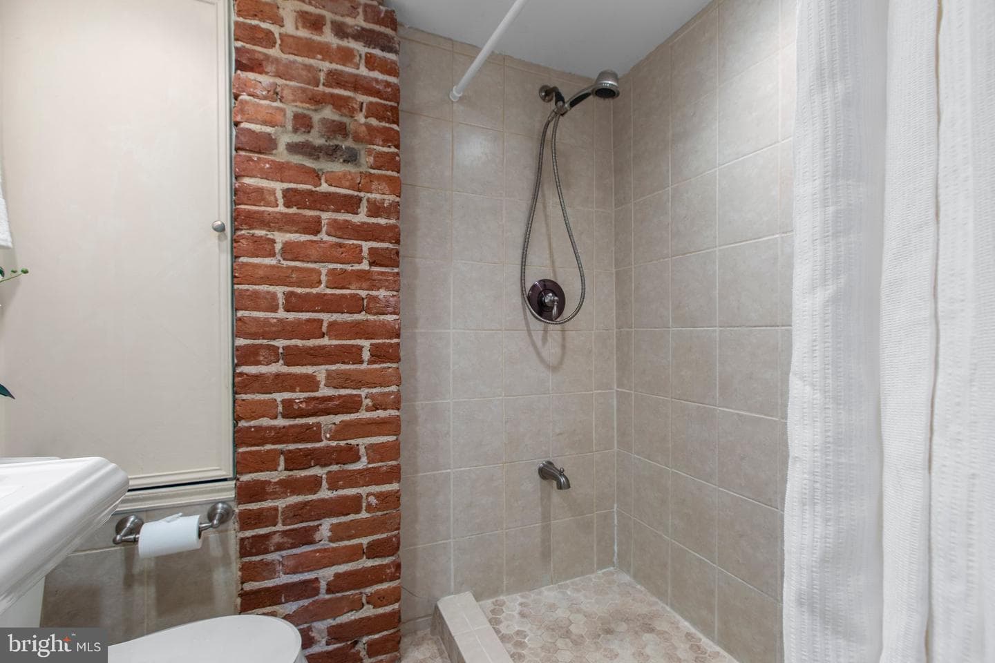 225 Princess Anne Street photo 31