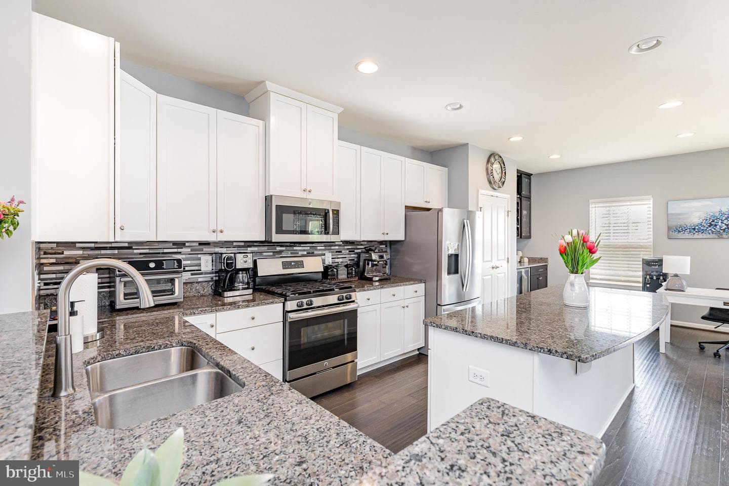 1106 Oakwood Street photo 9