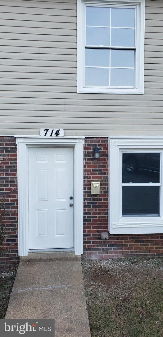 714 Denton Circle photo 4