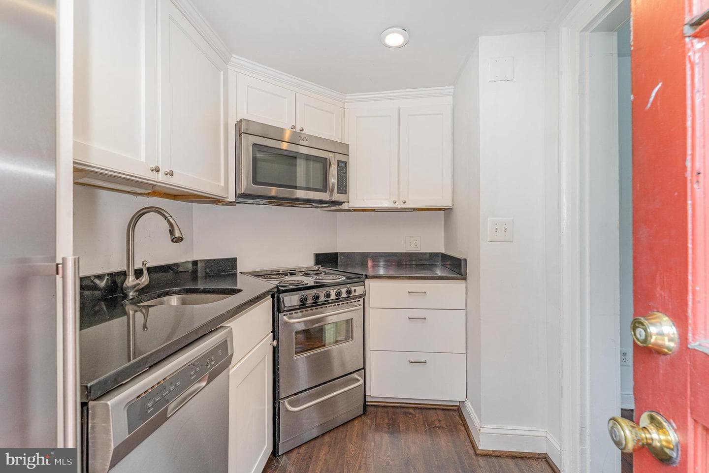 210 Sophia Street photo 8