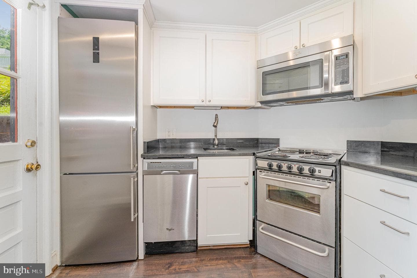 210 Sophia Street photo 9