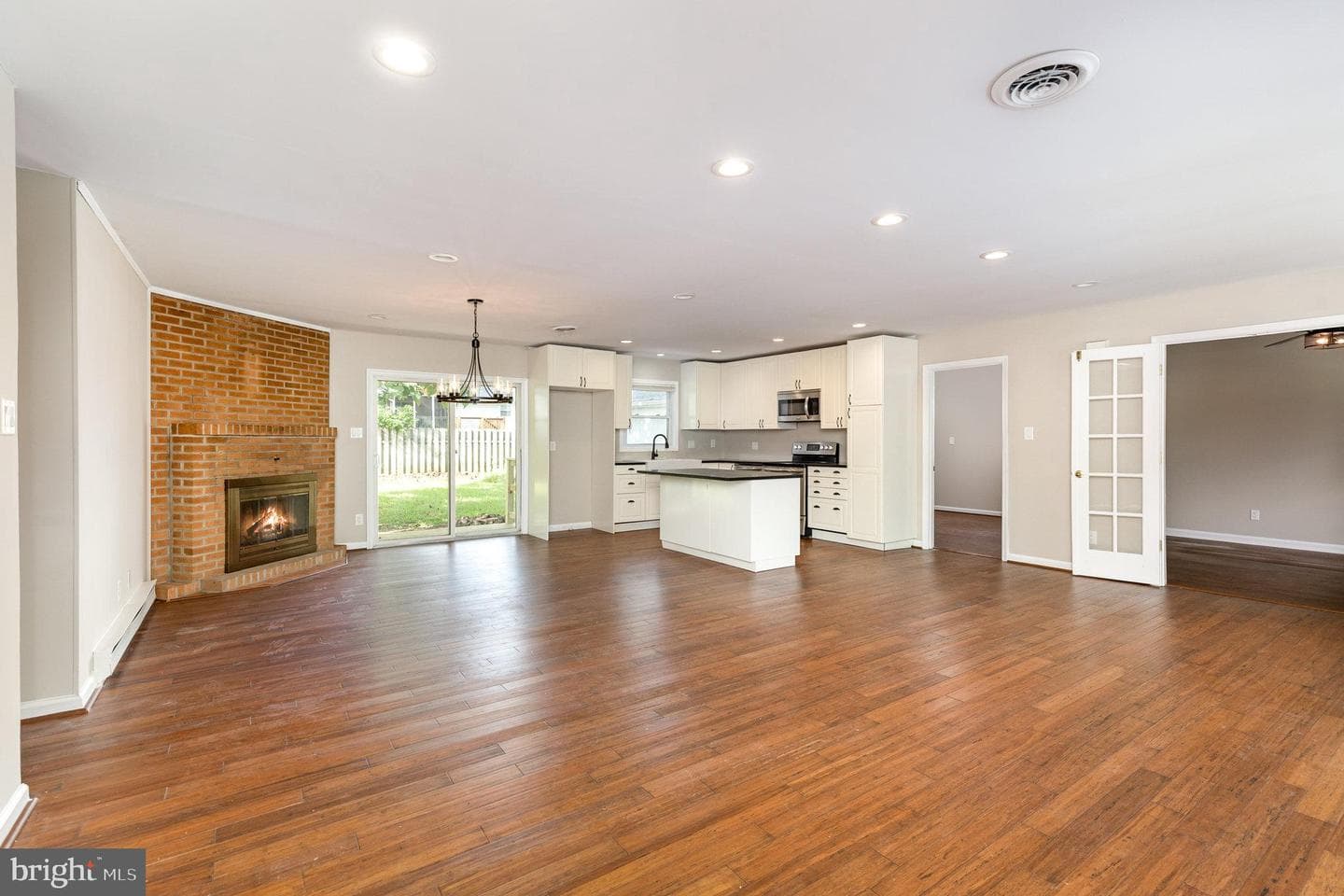 410 Deerwood Drive photo 4