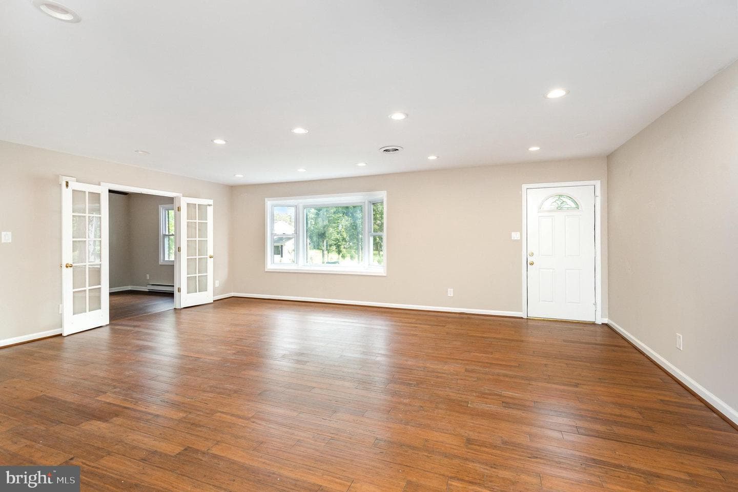 410 Deerwood Drive photo 8