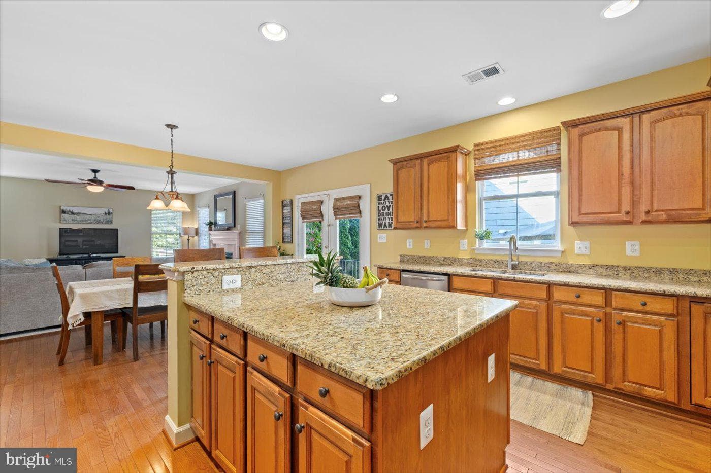 1101 Pickett Street photo 16