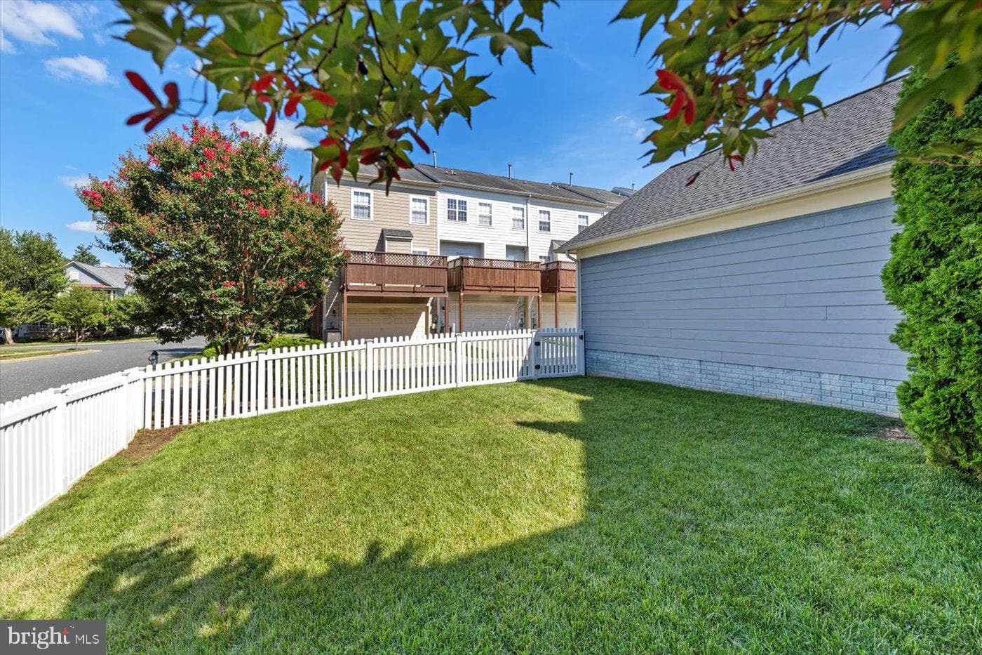 1101 Pickett Street photo 53