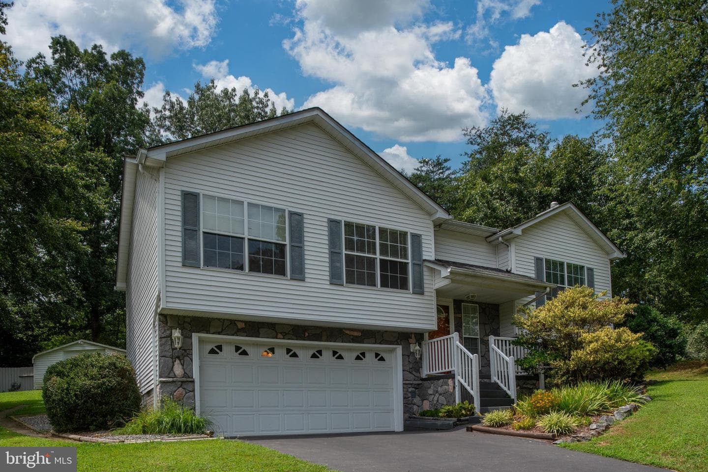 112 Springwood Drive photo 3