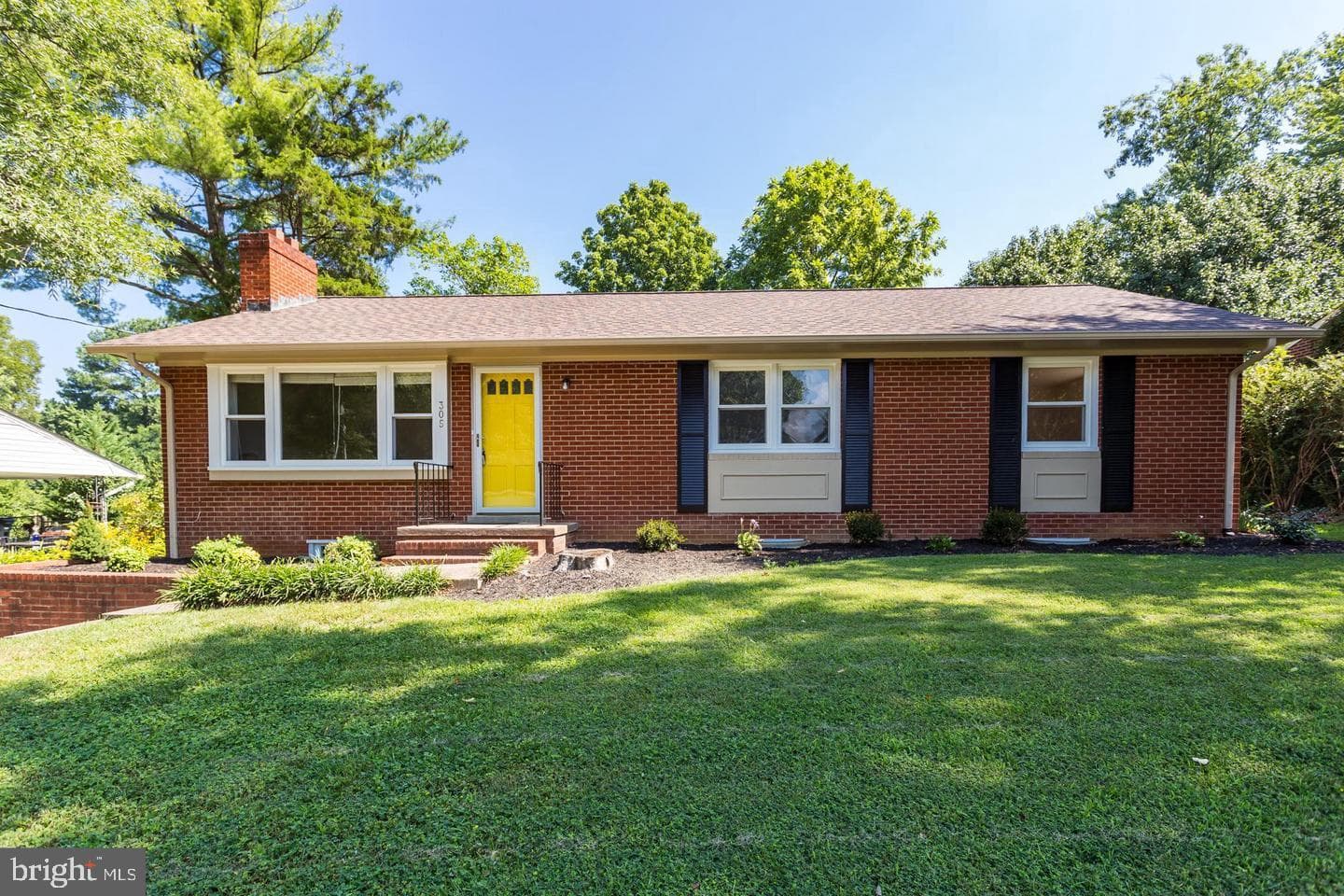 305 Stonewall Drive photo 1
