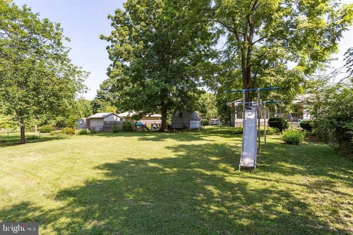 305 Stonewall Drive photo 2
