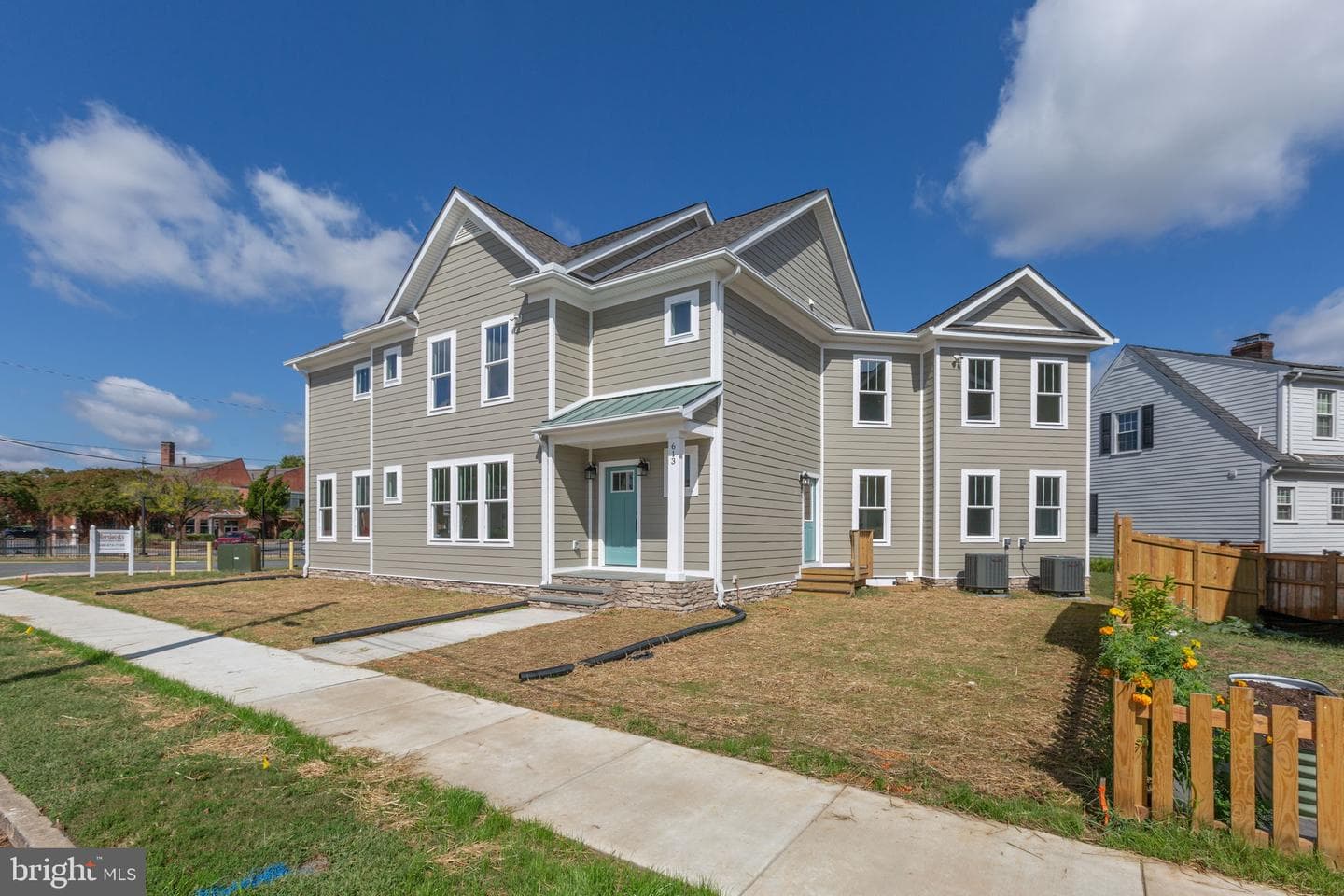 613 Kenmore Avenue photo 2
