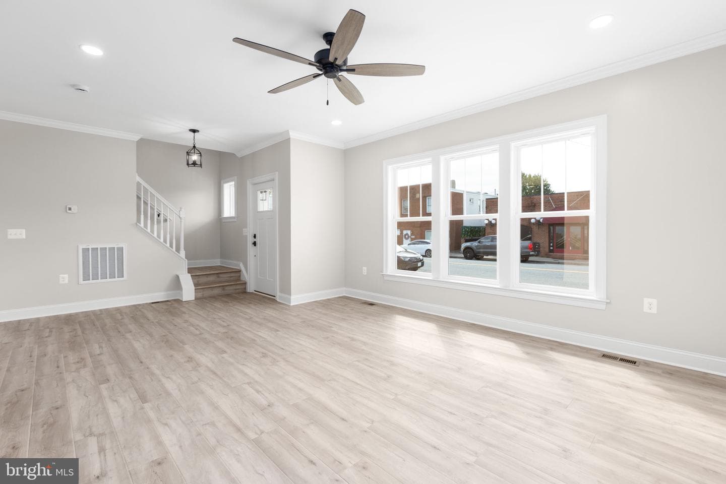 613 Kenmore Avenue photo 6