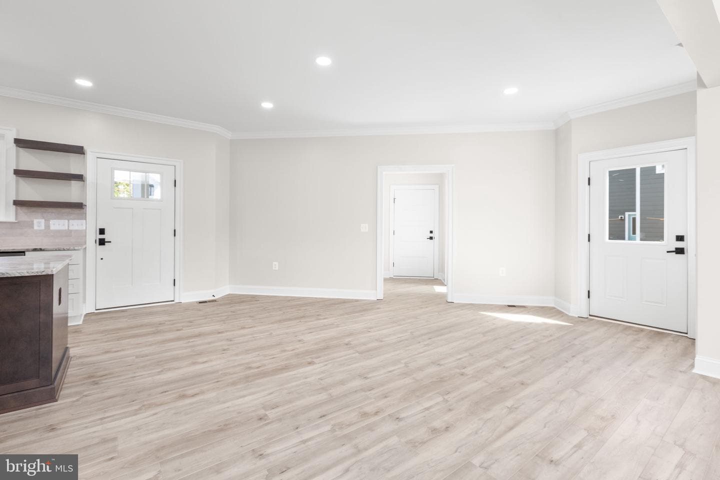 613 Kenmore Avenue photo 8