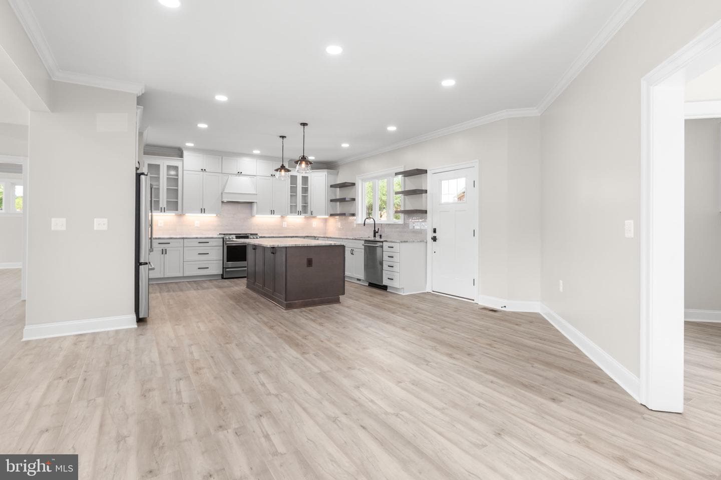 613 Kenmore Avenue photo 9