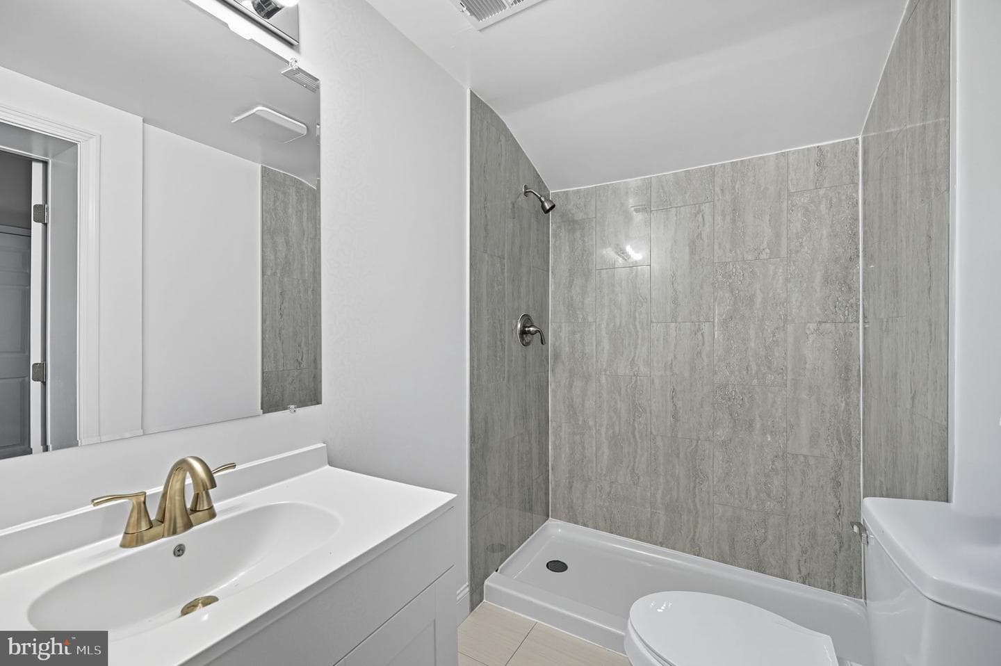212 Coakley Street photo 14