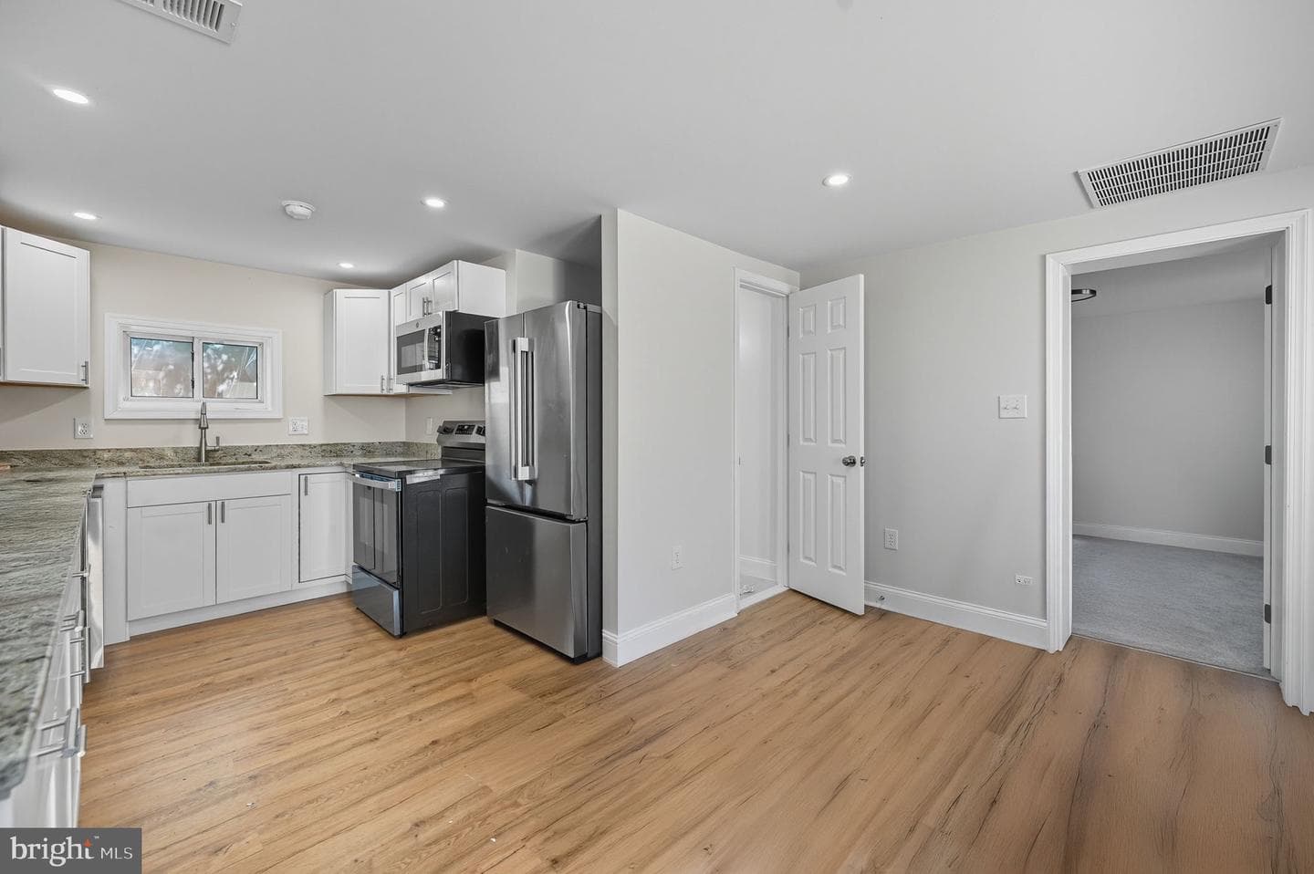 212 Coakley Street photo 8