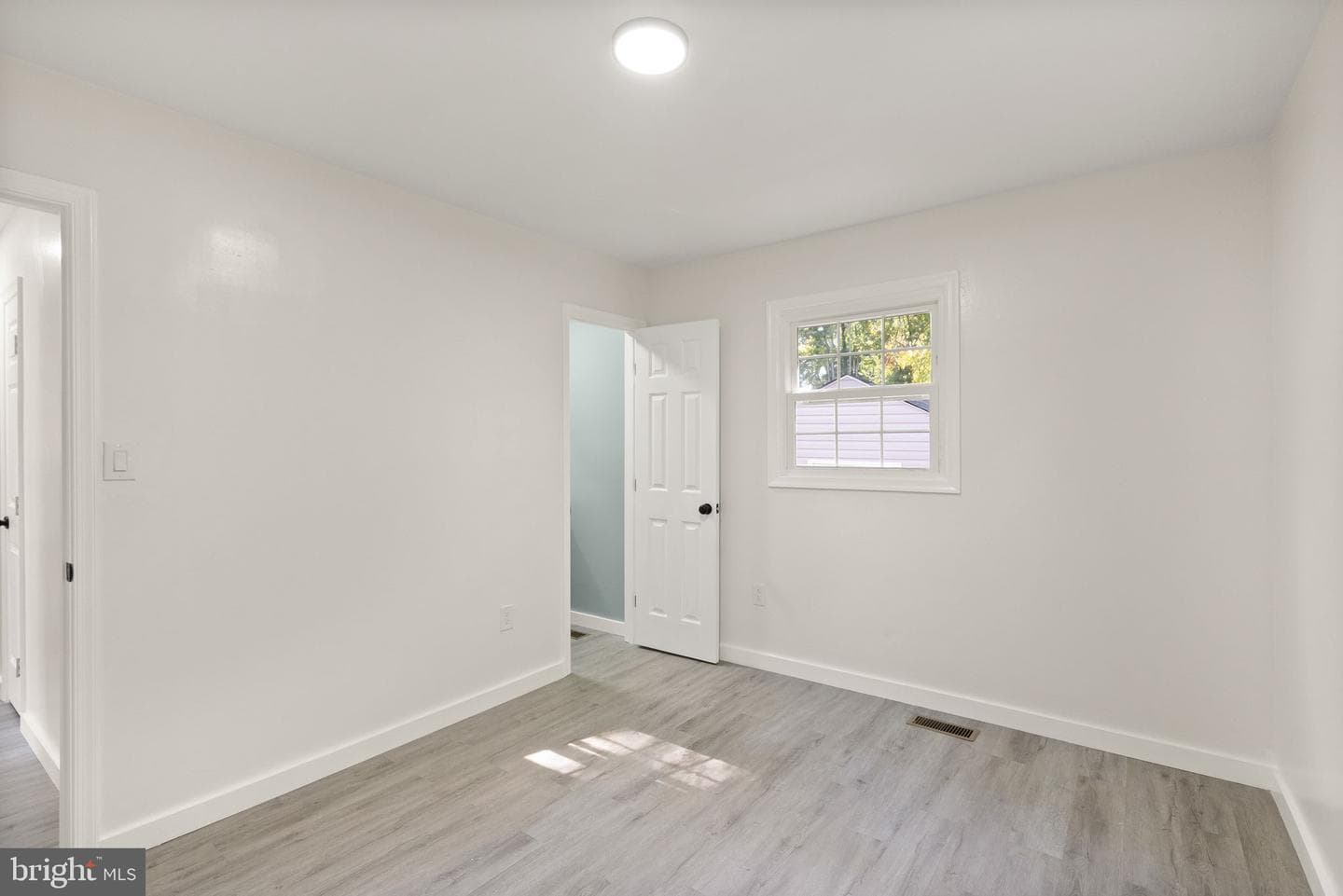 404 Newell Street photo 12