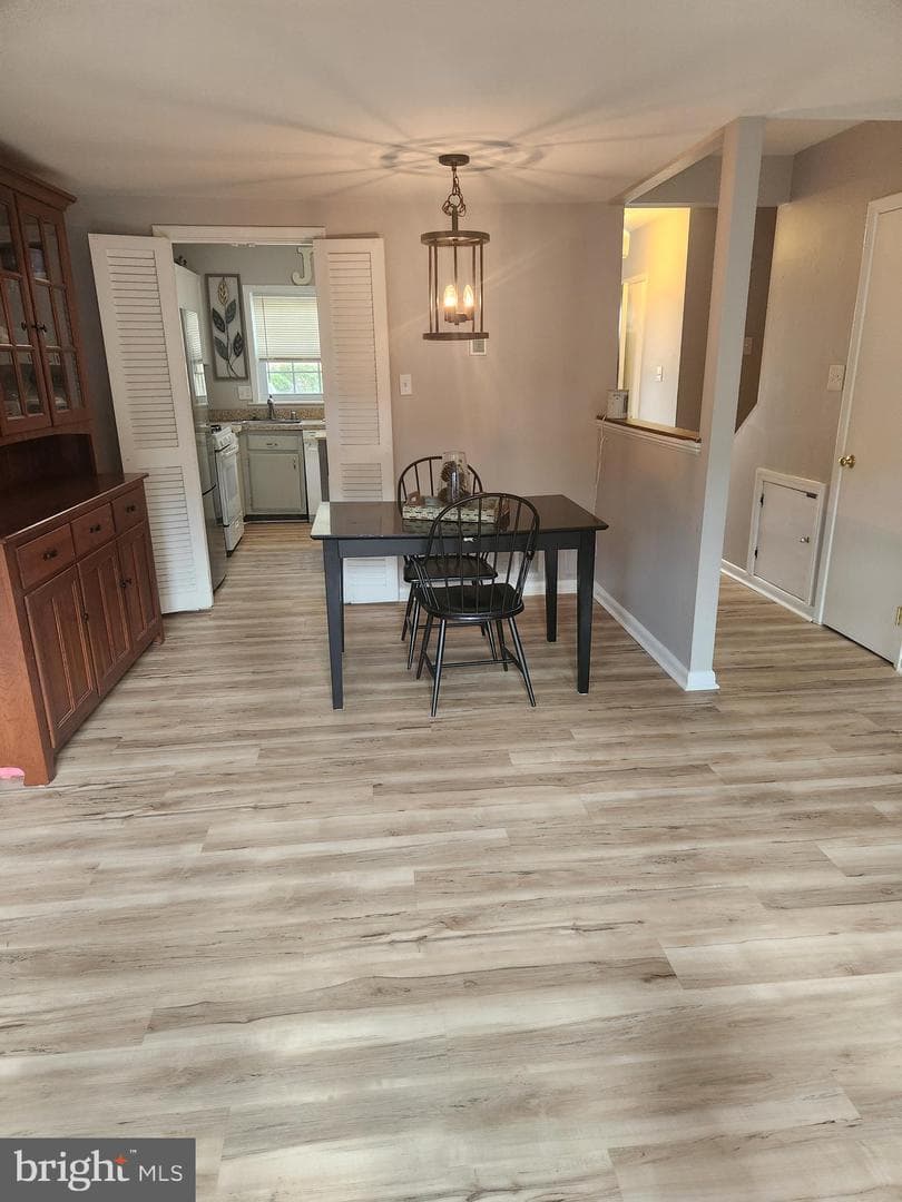 415 Greenbrier Court photo 4