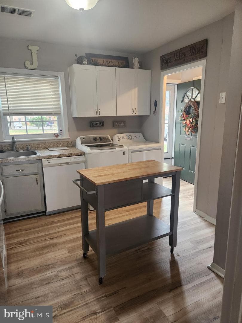 415 Greenbrier Court photo 7