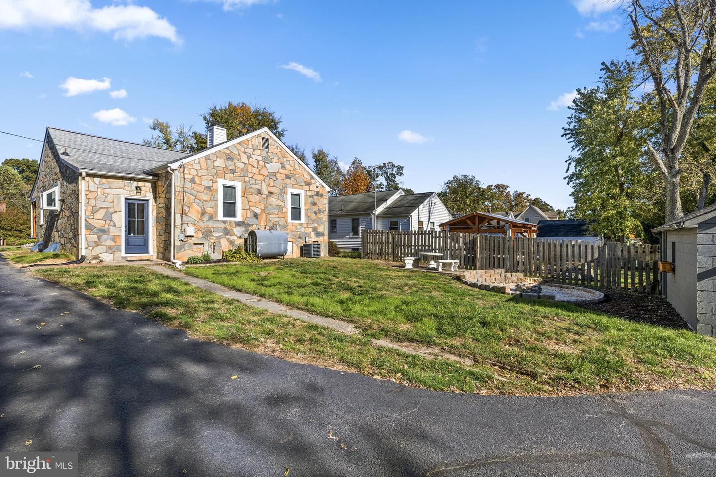 226 Hillcrest Drive photo 24