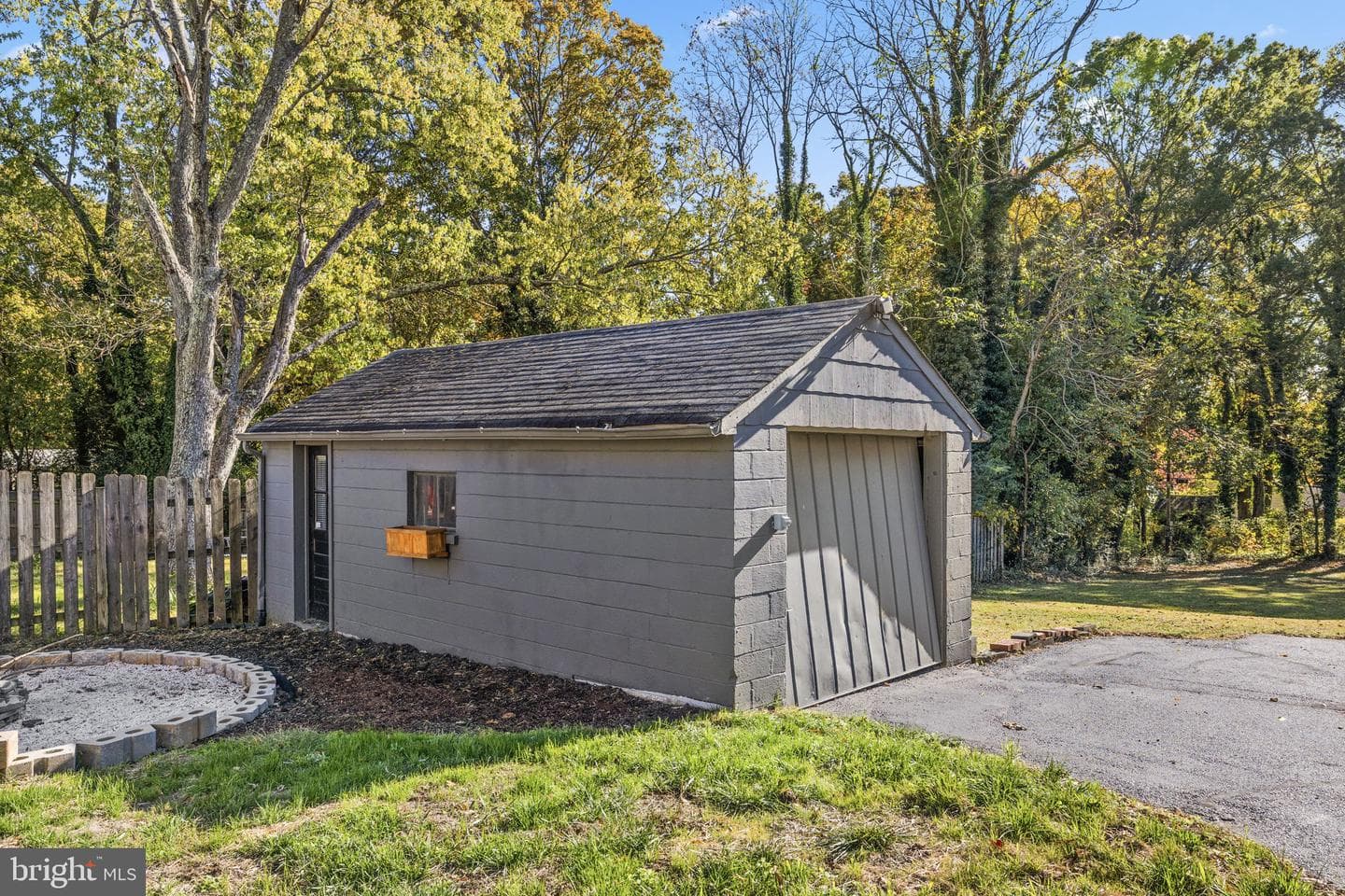 226 Hillcrest Drive photo 28