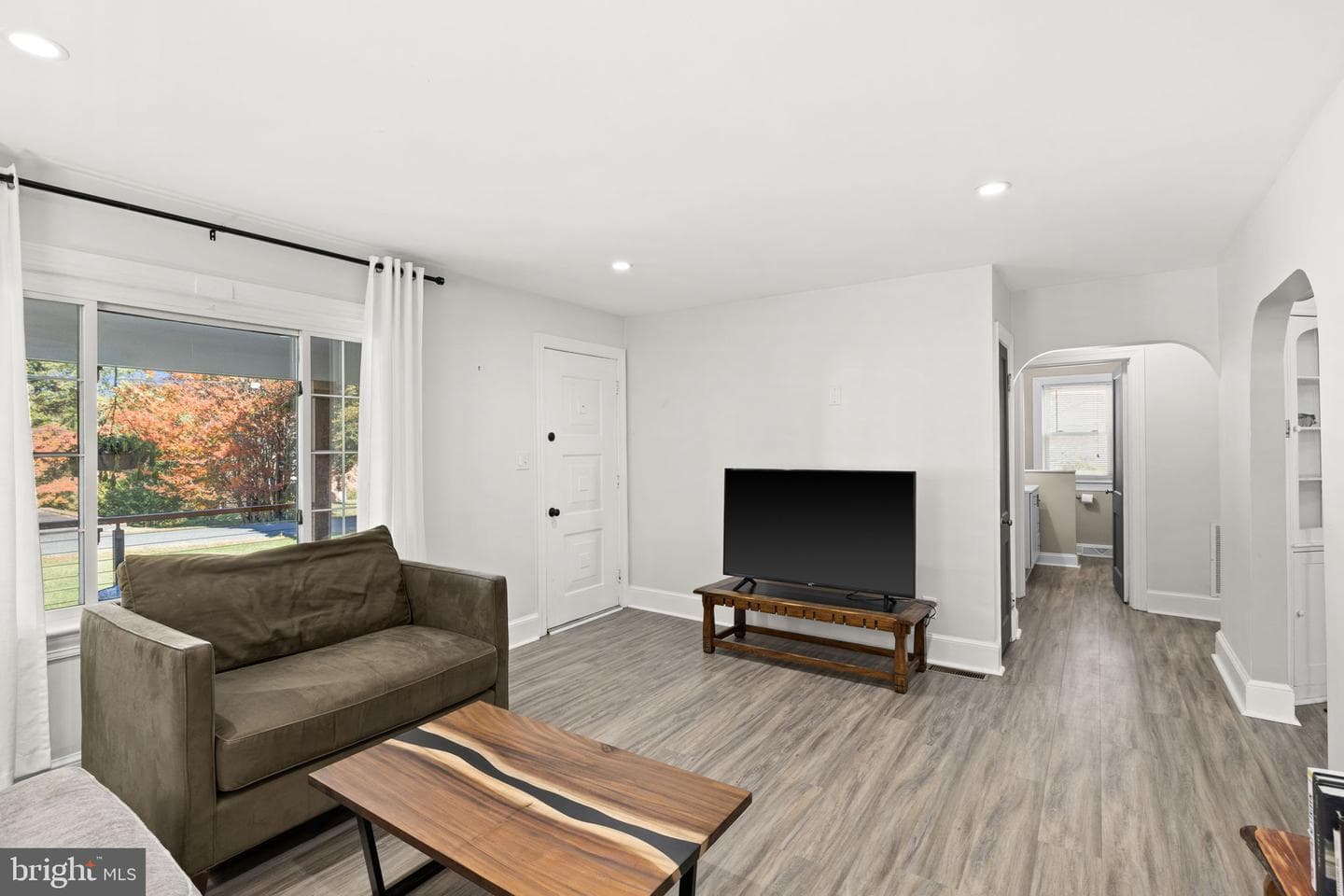 226 Hillcrest Drive photo 6