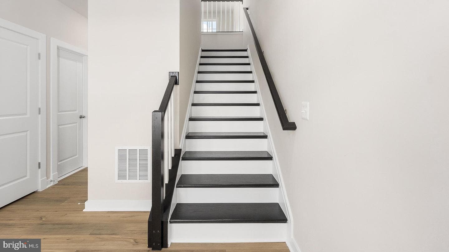 438 Germania Street photo 5