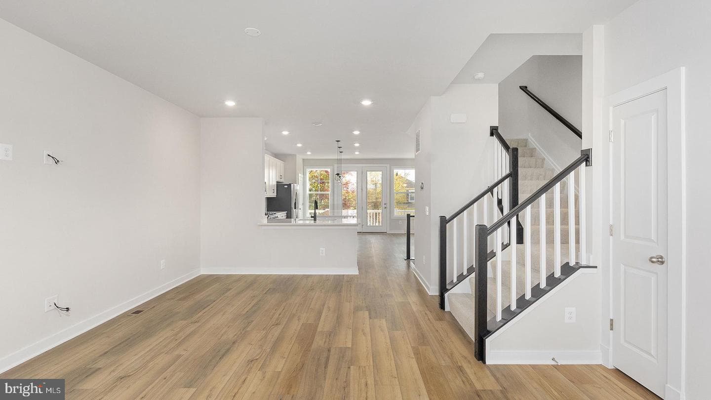 438 Germania Street photo 6