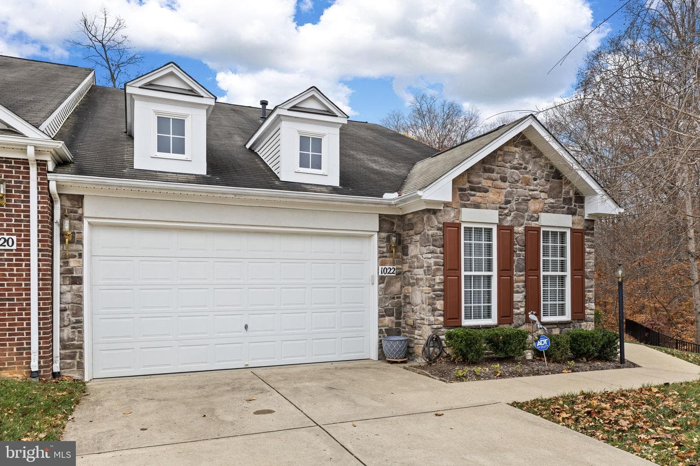 1022 Maureen Drive photo 4