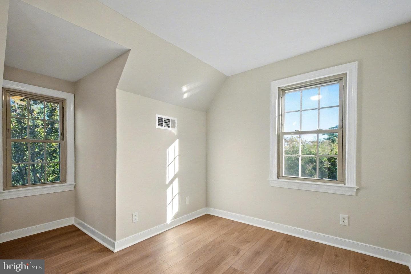 811 College Avenue photo 15
