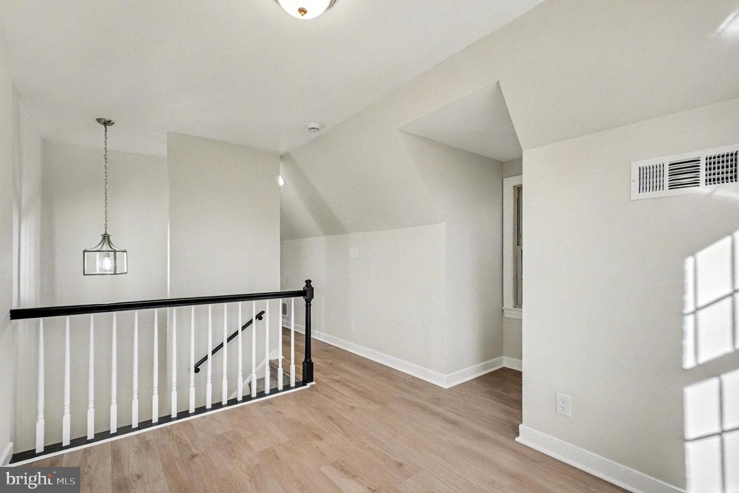 811 College Avenue photo 20