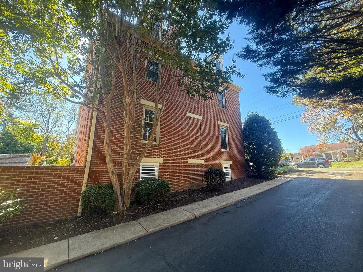 811 College Avenue photo 3