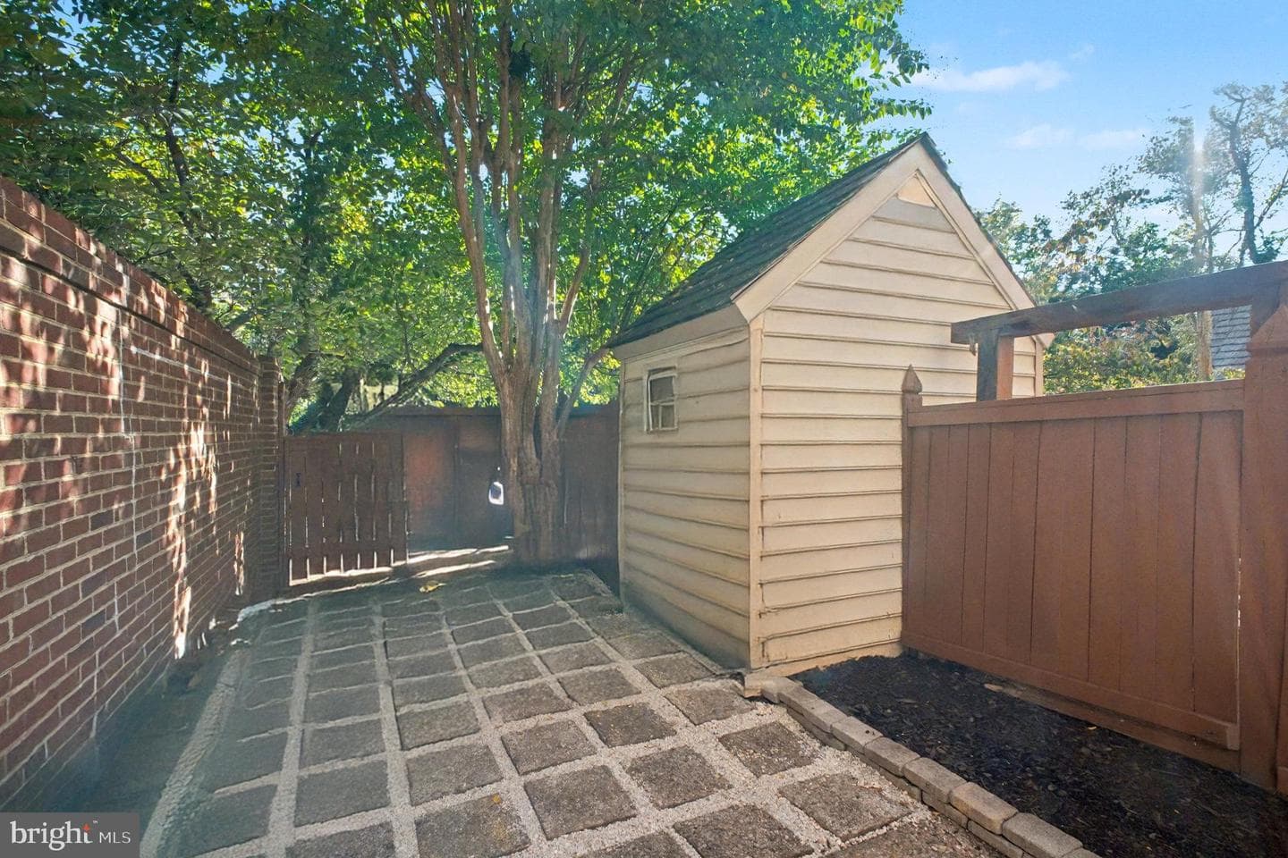 811 College Avenue photo 30