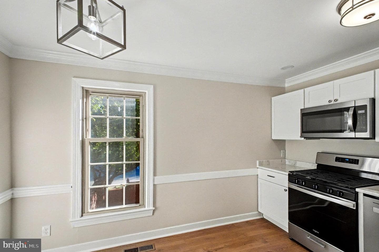 811 College Avenue photo 7