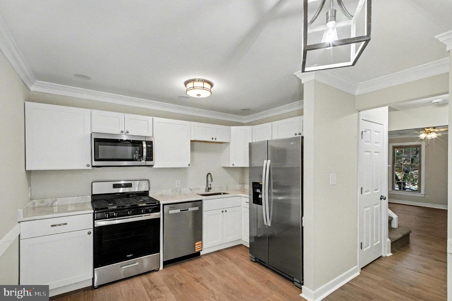 811 College Avenue photo 9