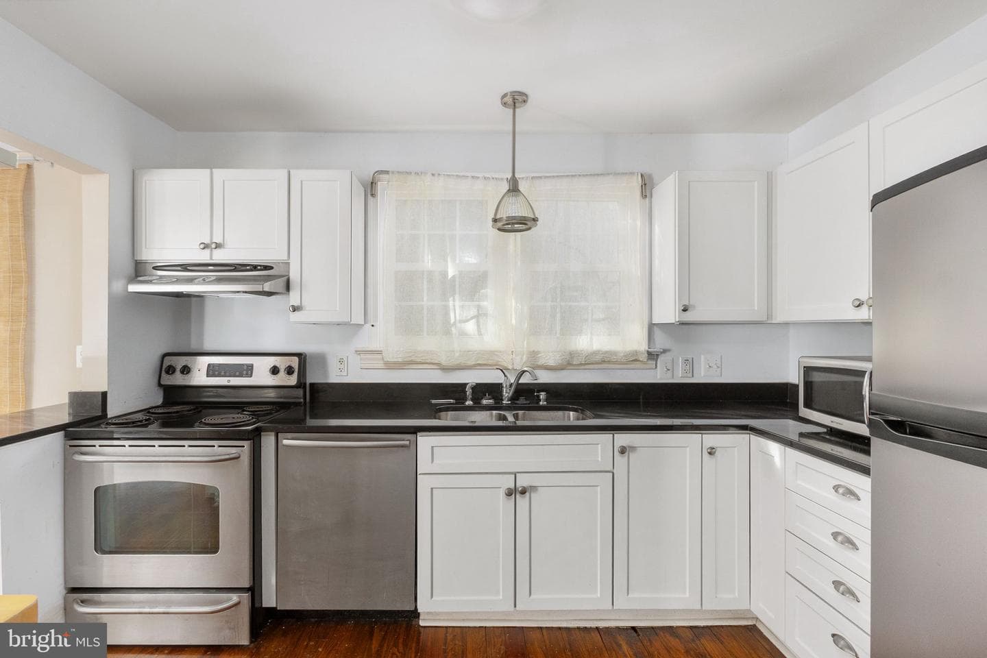 504 Hawke Street photo 13