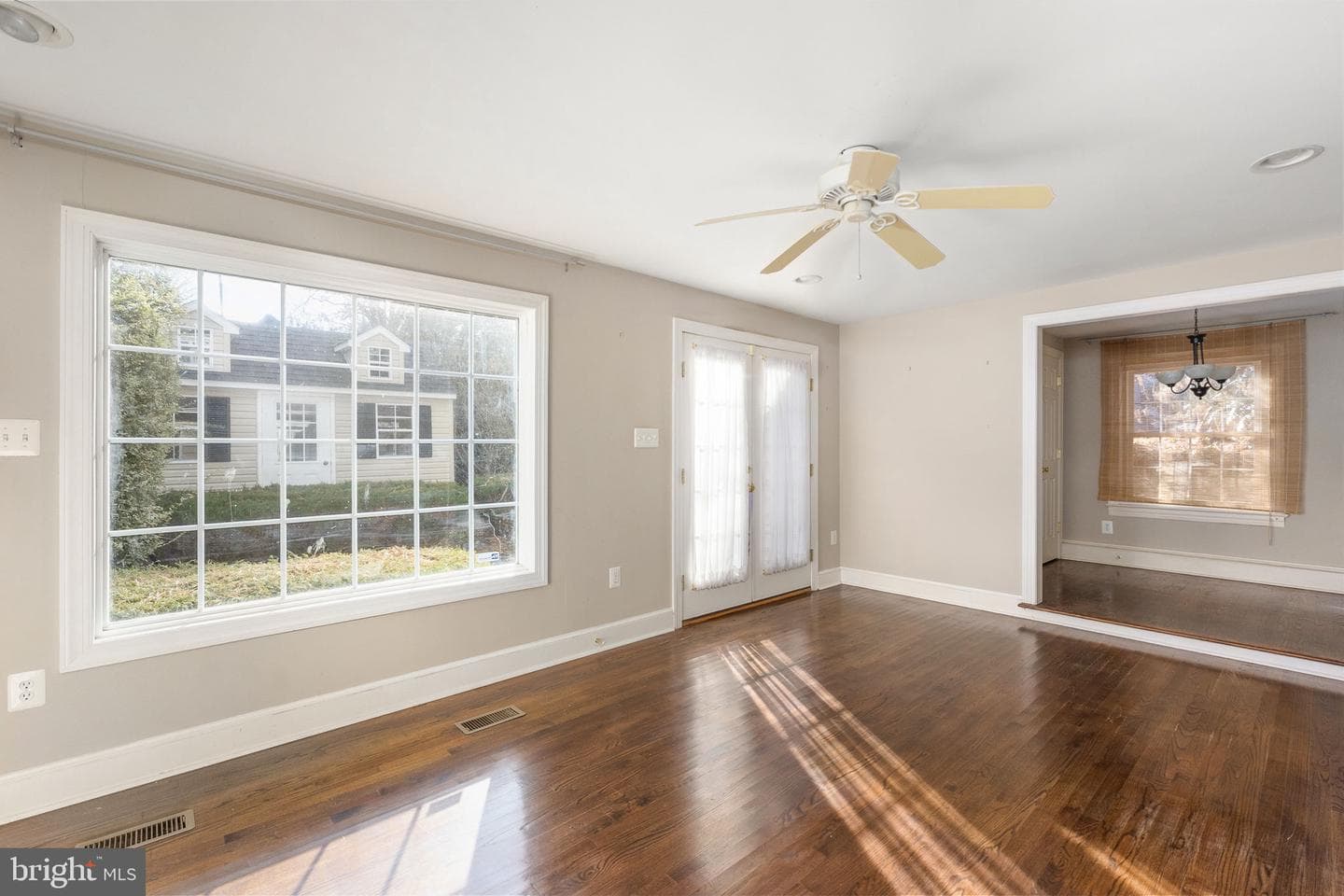 504 Hawke Street photo 19