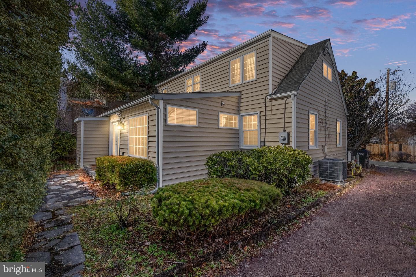 504 Hawke Street photo 3