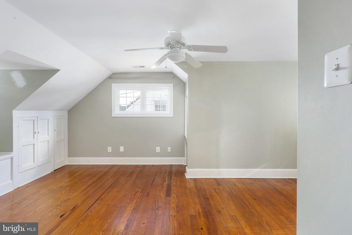 504 Hawke Street photo 31