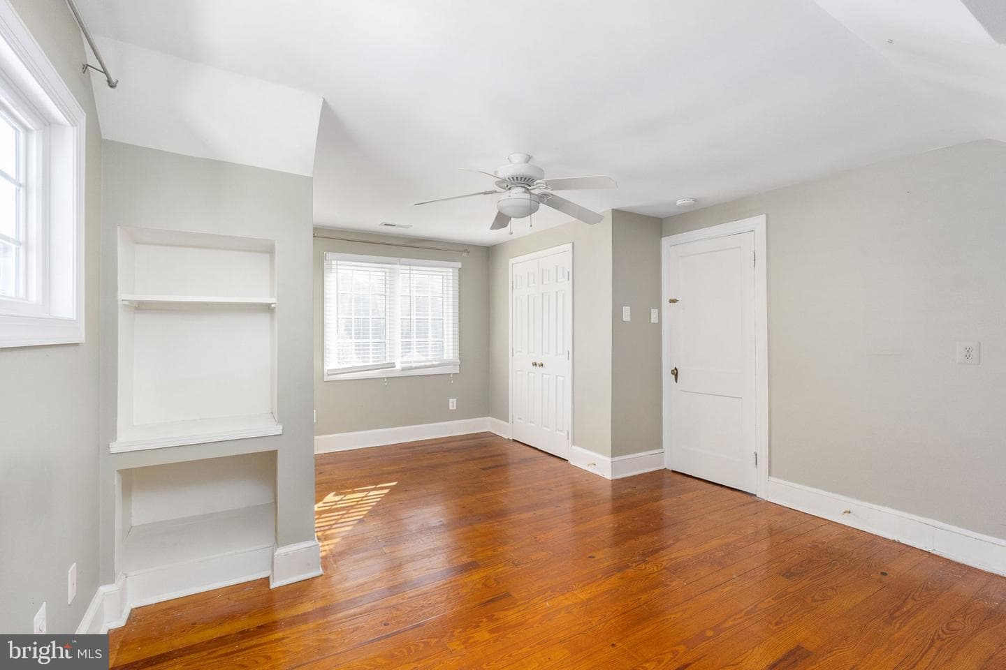 504 Hawke Street photo 34