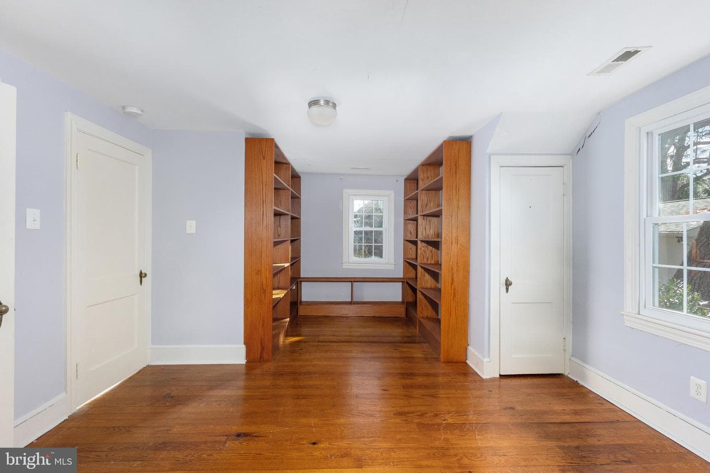 504 Hawke Street photo 39