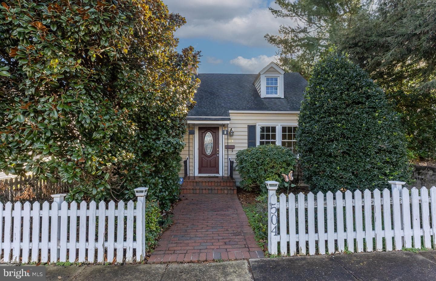 504 Hawke Street photo 4
