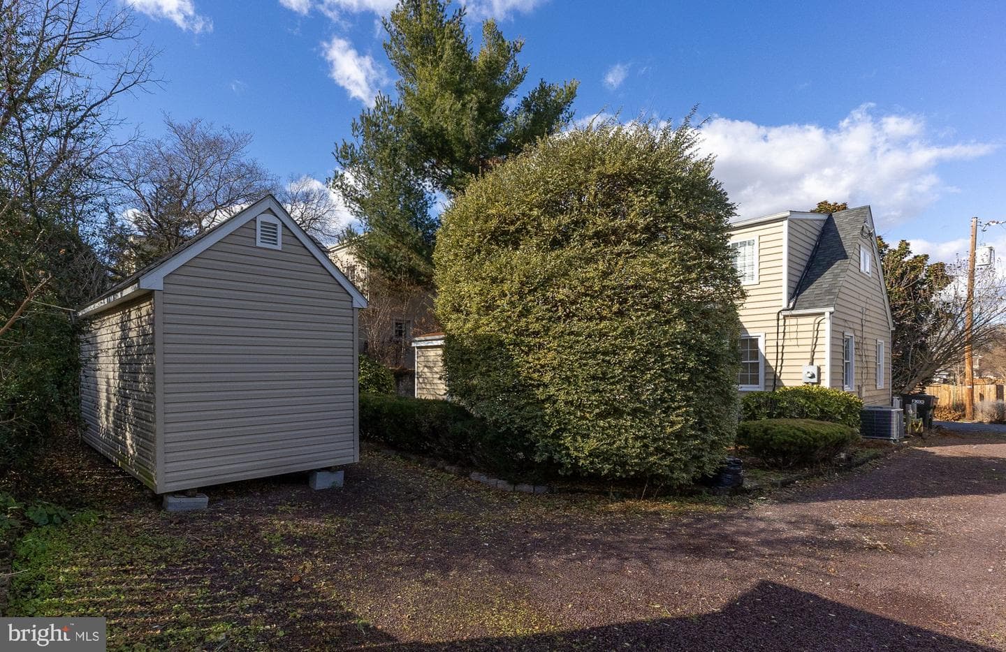 504 Hawke Street photo 46