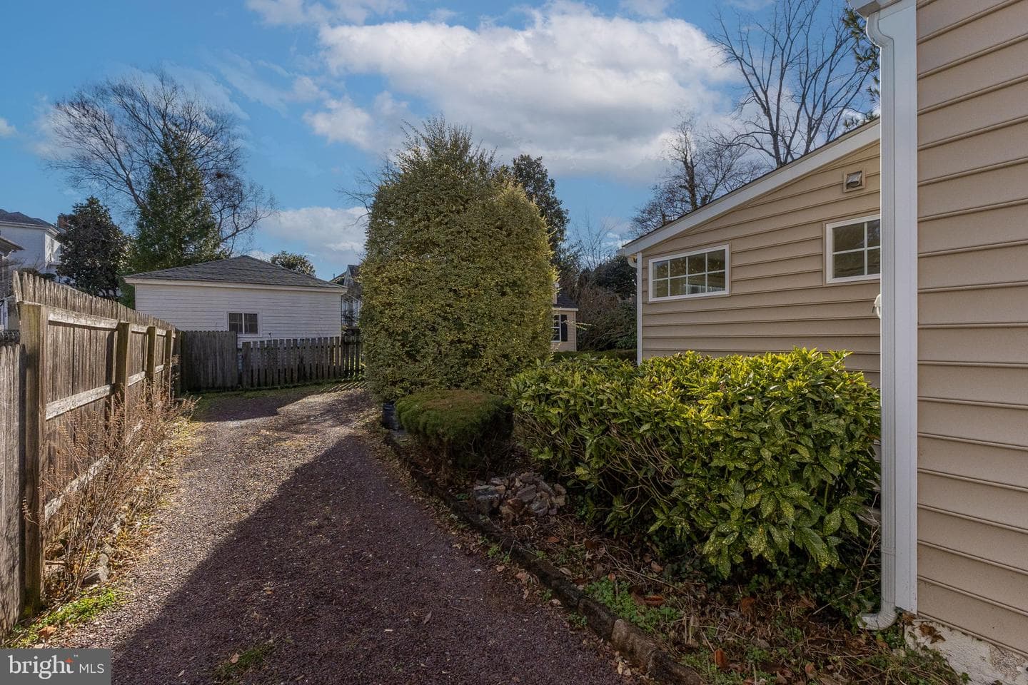 504 Hawke Street photo 48