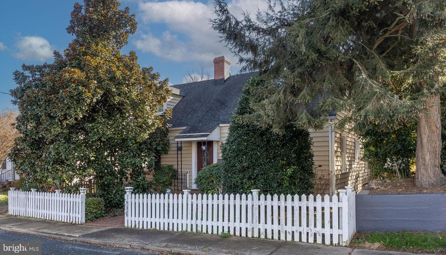 504 Hawke Street photo 5