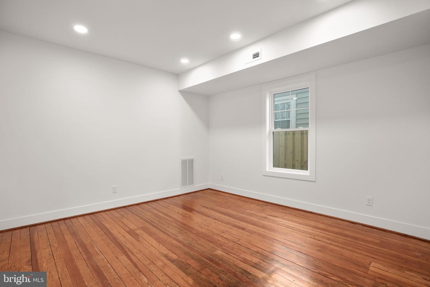 1606 Charles Street photo 15