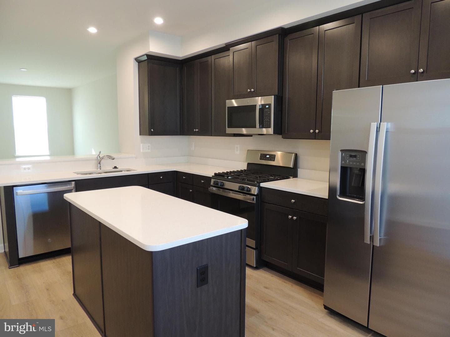 1110 Spur Lane photo 3