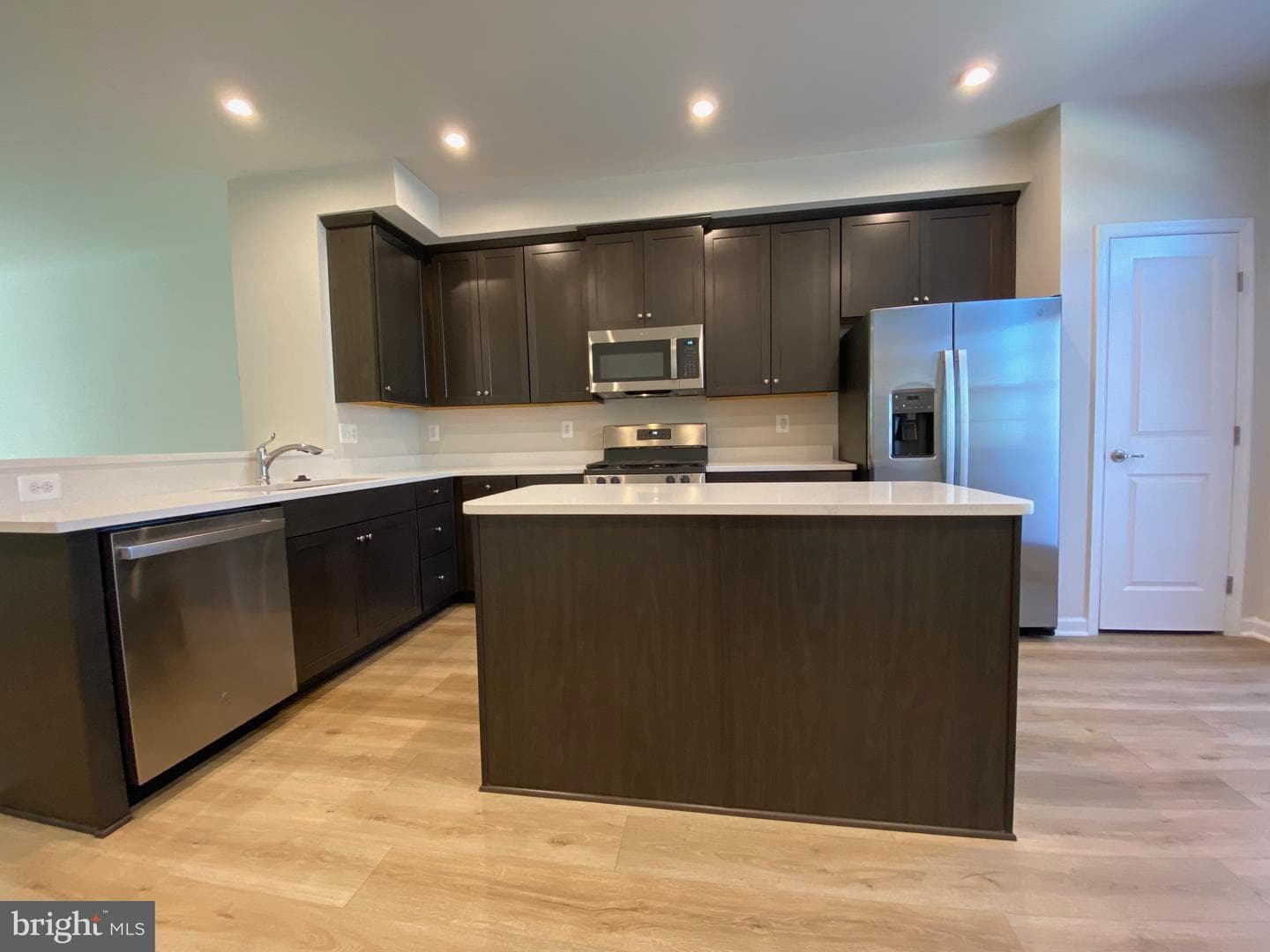1110 Spur Lane photo 4