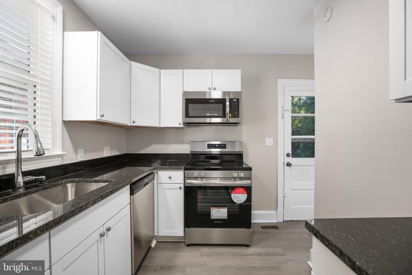 1213 Stafford Avenue photo 14