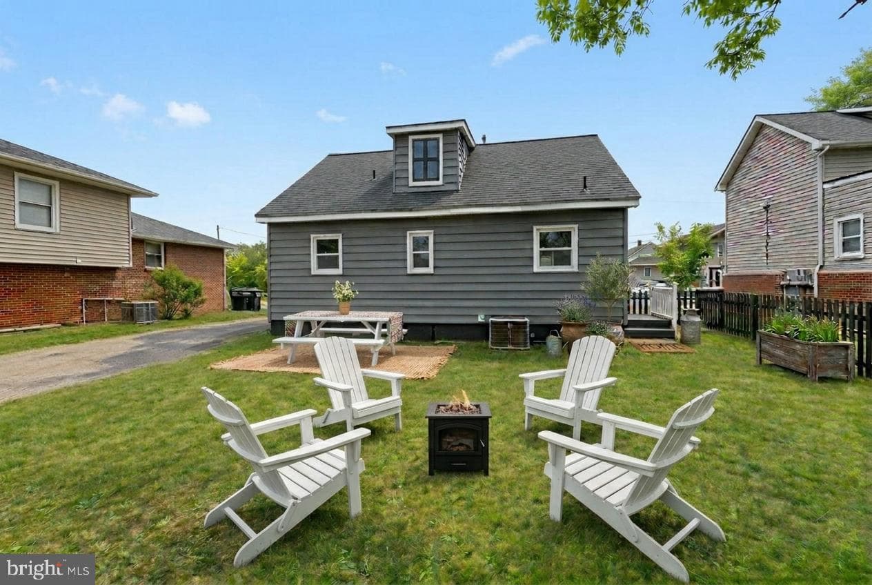423 Mckinney Street photo 16